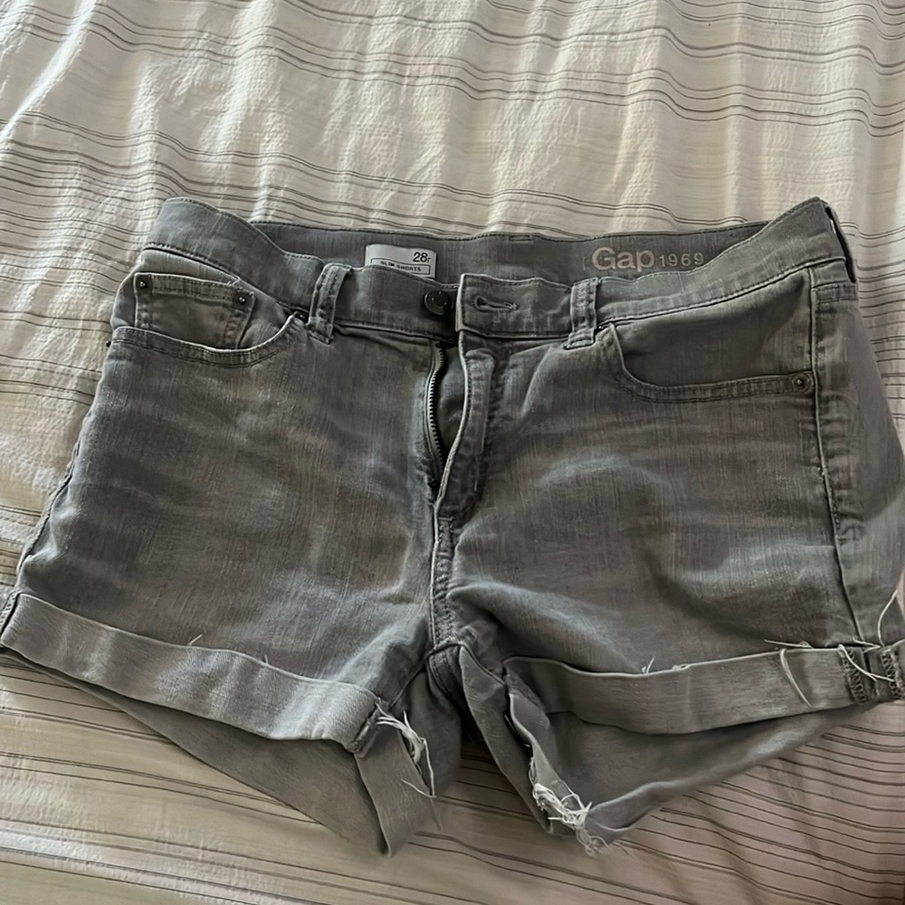 Very cute grey Gap shorts.